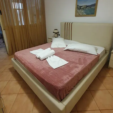 L&g House Avlonya